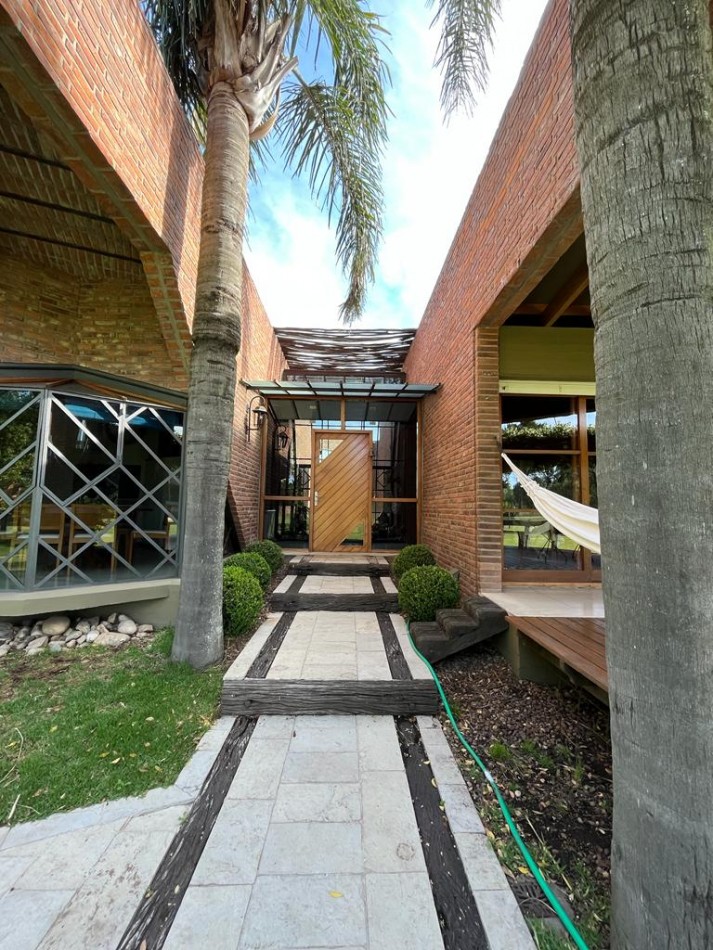 EXCLUSIVA QUINTA EN VENTA 