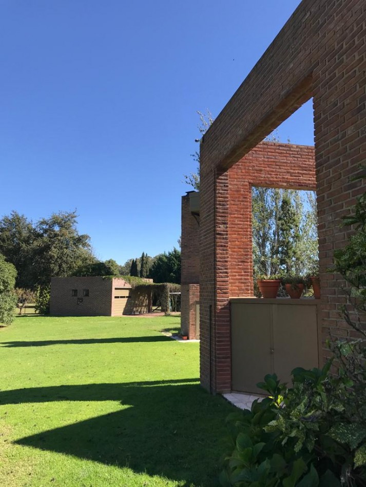 EXCLUSIVA QUINTA EN VENTA 