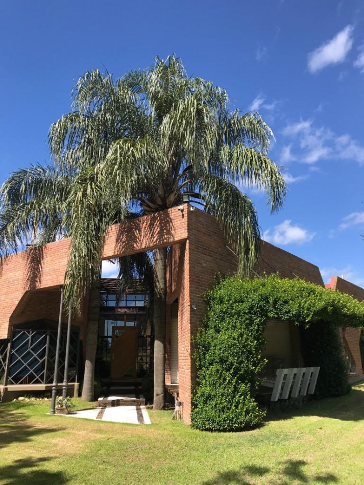 EXCLUSIVA QUINTA EN VENTA 