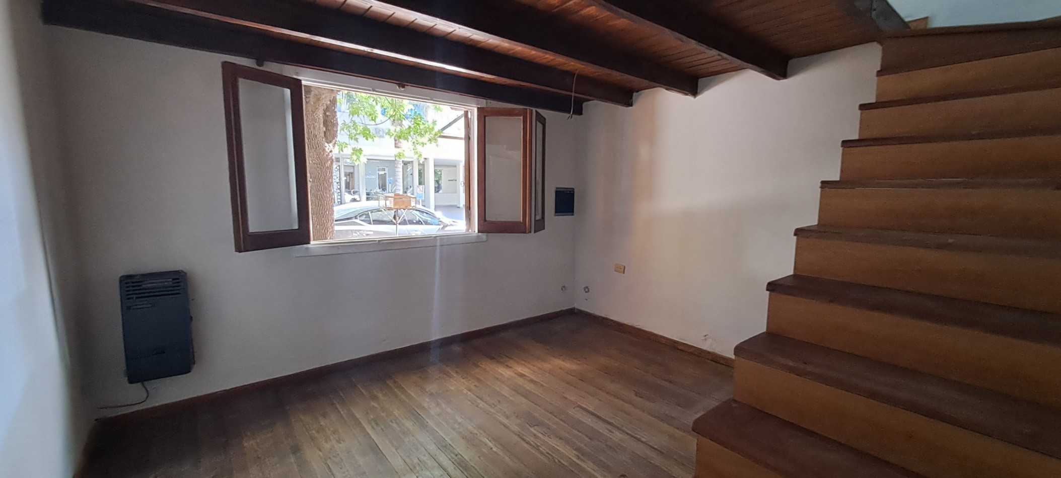 CASA CENTRICA IDEAL PARA VIVIENDA + OFICINA 