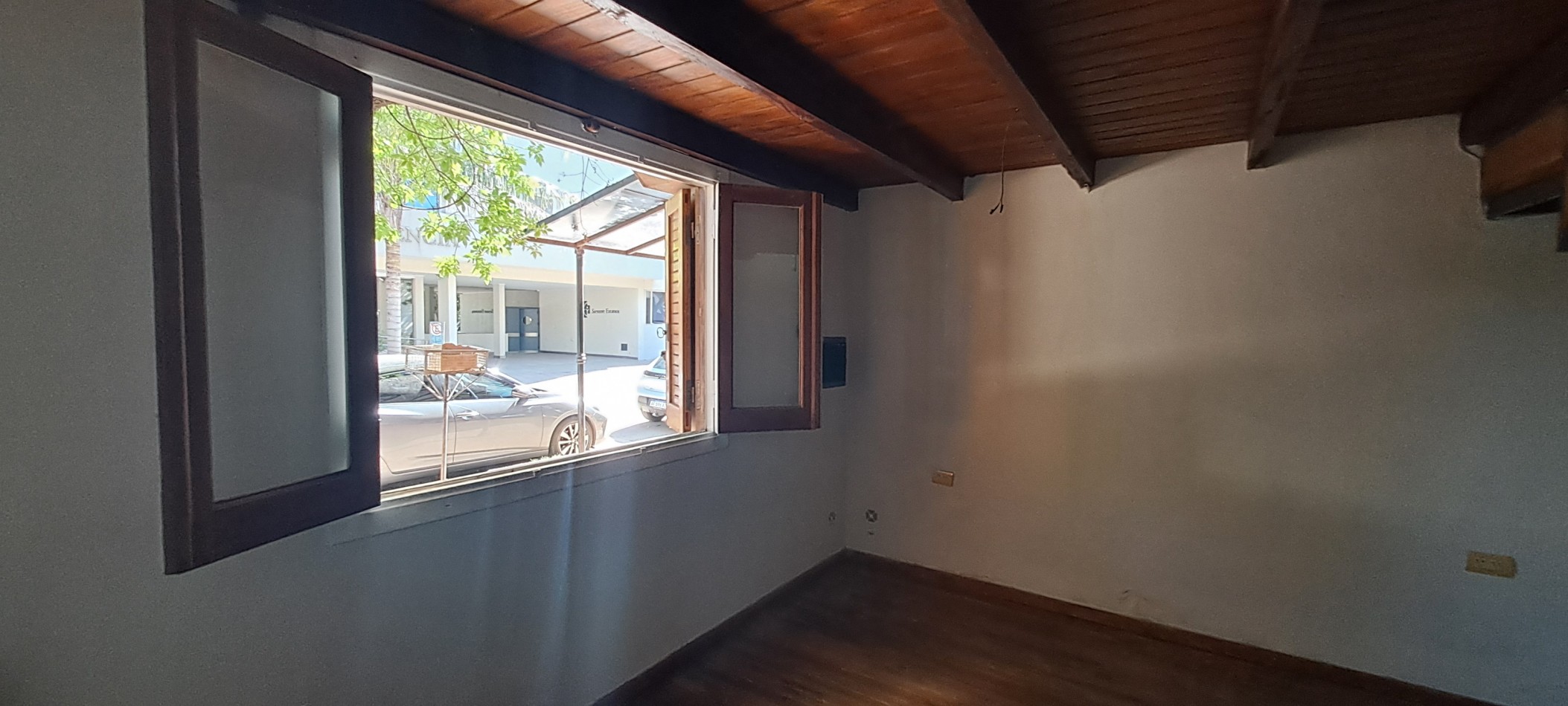 CASA CENTRICA IDEAL PARA VIVIENDA + OFICINA 