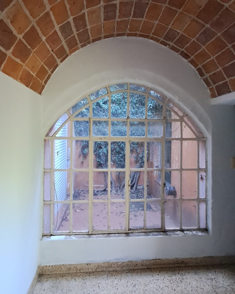 CASA CENTRICA IDEAL PARA VIVIENDA + OFICINA 