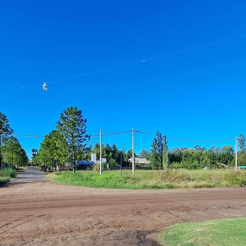 2 Lotes en esquina de 41 x 30 con gas natural a metros del pavimento 