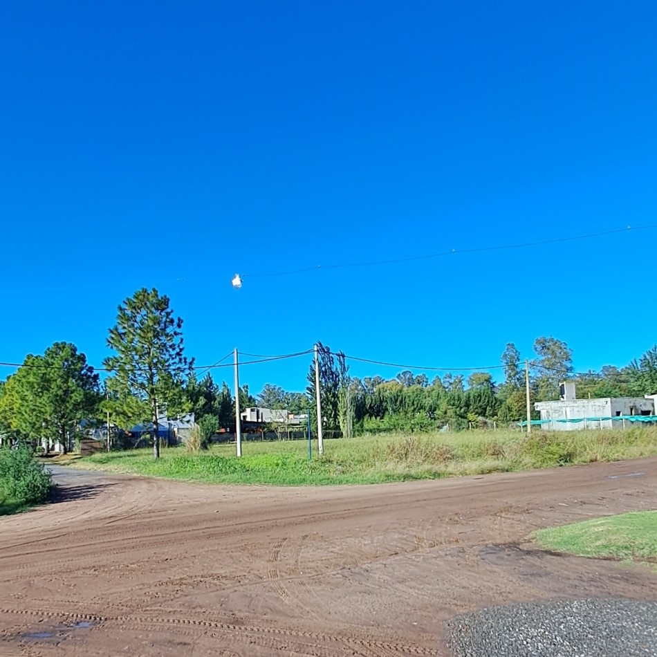 2 Lotes en esquina de 41 x 30 con gas natural a metros del pavimento 