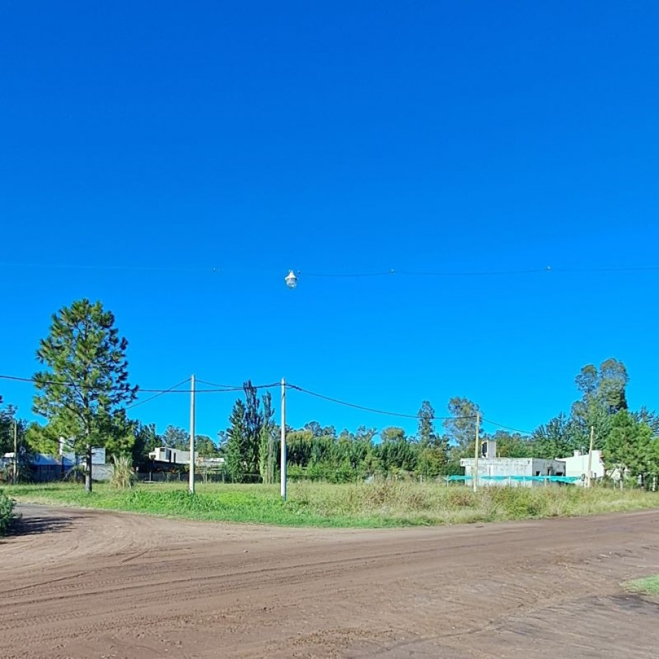 2 Lotes en esquina de 41 x 30 con gas natural a metros del pavimento 