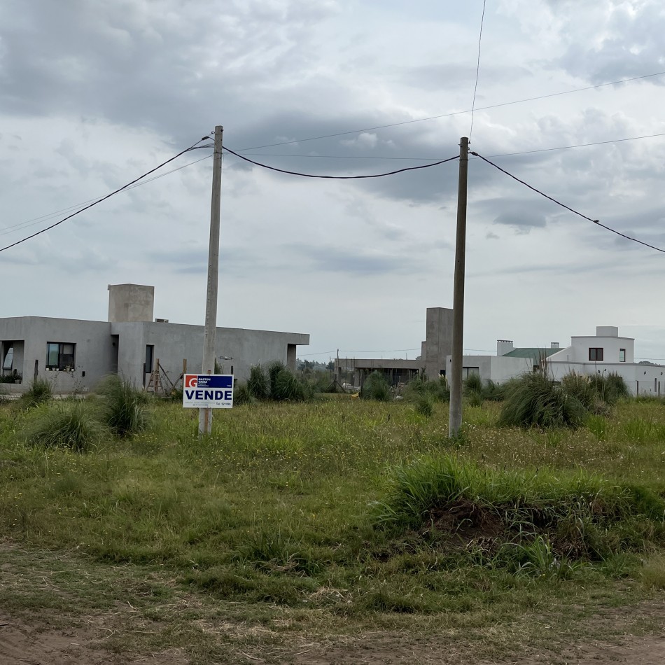 LOTE EN ESQUINA EN HERMOSA ZONA RESIDENCIAL QUINTAS CON GAS NATURAL 