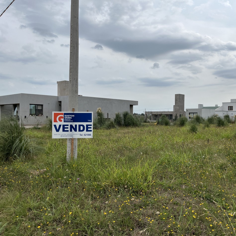 LOTE EN ESQUINA EN HERMOSA ZONA RESIDENCIAL QUINTAS CON GAS NATURAL 