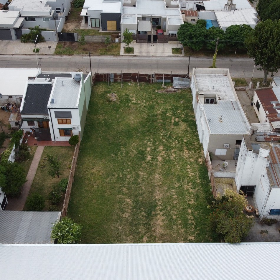 LOTE DE 17 METROS DE FRENTE  IDEAL  PARA  EMPRENDIMIENTO 