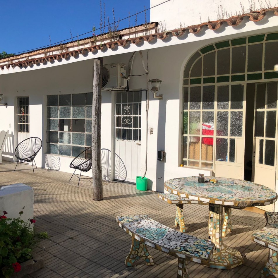 ¡EXCELENTE OPORTUNIDAD! CASA EN ESQUINA CON AMPLIO LOTE