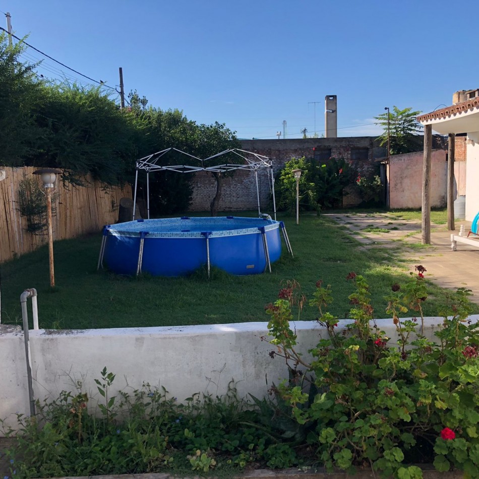 ¡EXCELENTE OPORTUNIDAD! CASA EN ESQUINA CON AMPLIO LOTE