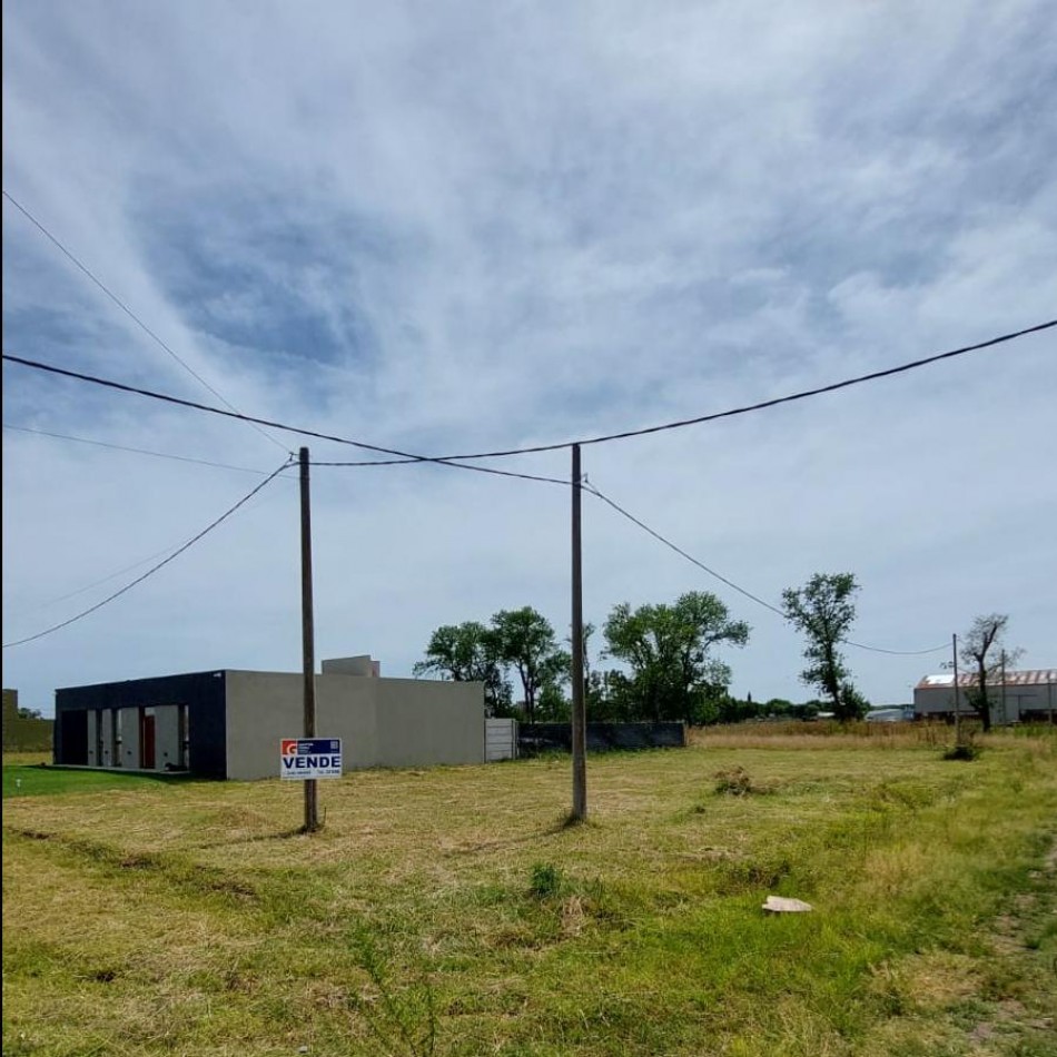 AMPLIO TERRENO EN ESQUINA 