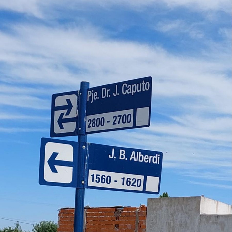 AMPLIO TERRENO EN ESQUINA 