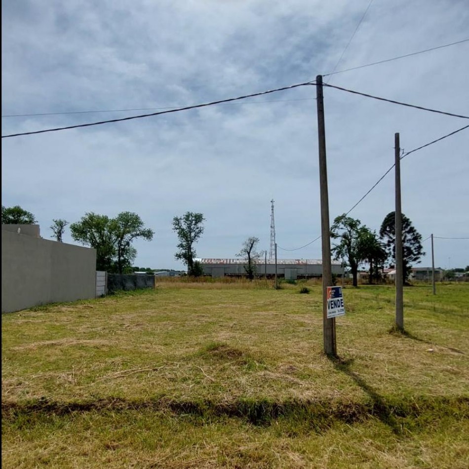 AMPLIO TERRENO EN ESQUINA 