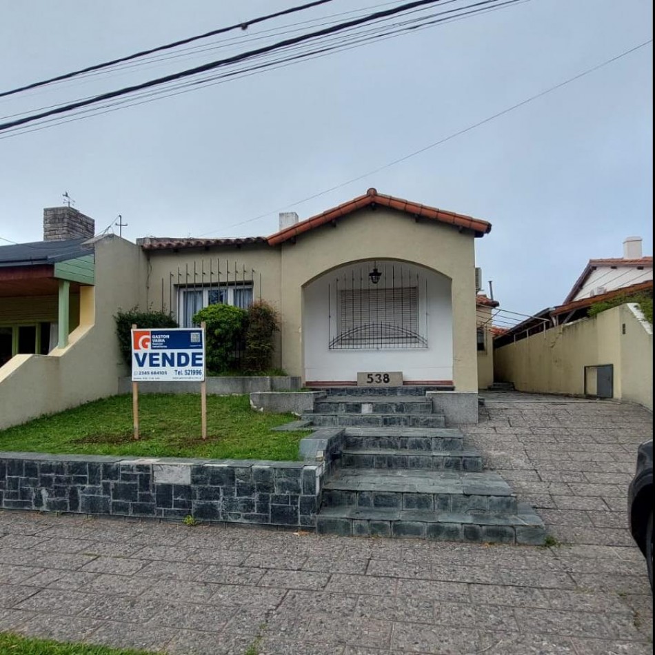 CASA EN VENTA FRENTE AL PARQUE GRAL. SAN MARTIN