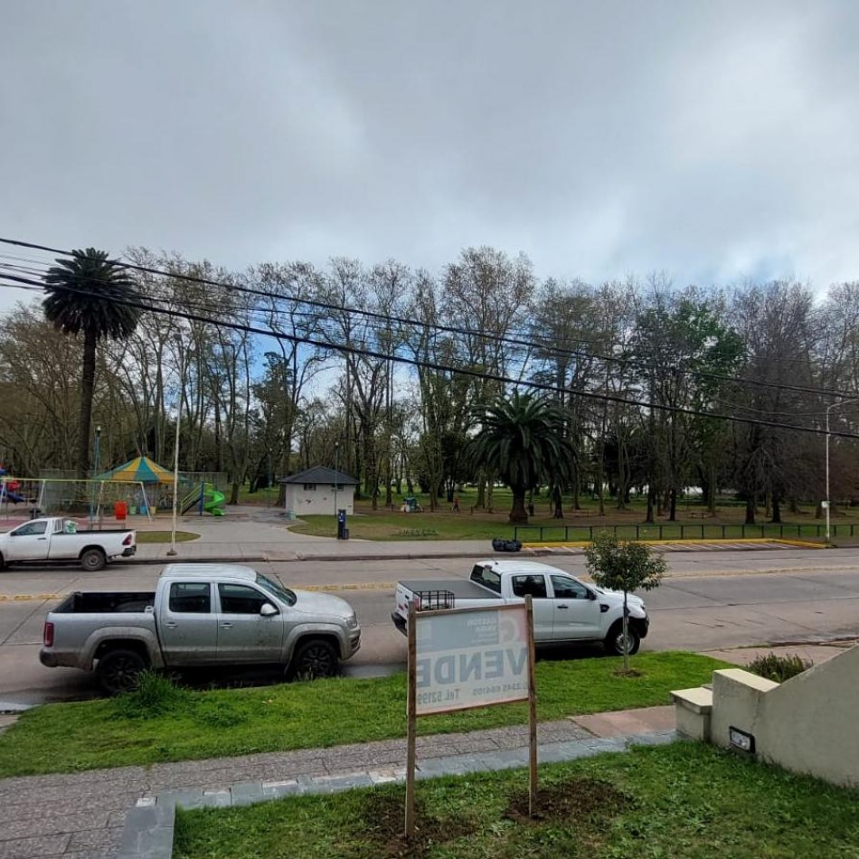 CASA EN VENTA FRENTE AL PARQUE GRAL. SAN MARTIN