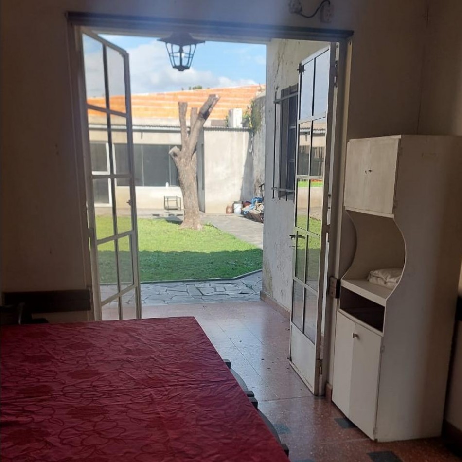 CASA EN VENTA FRENTE AL PARQUE GRAL. SAN MARTIN