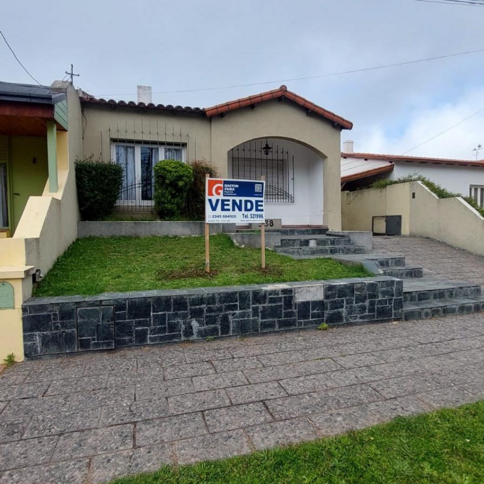 CASA EN VENTA FRENTE AL PARQUE GRAL. SAN MARTIN