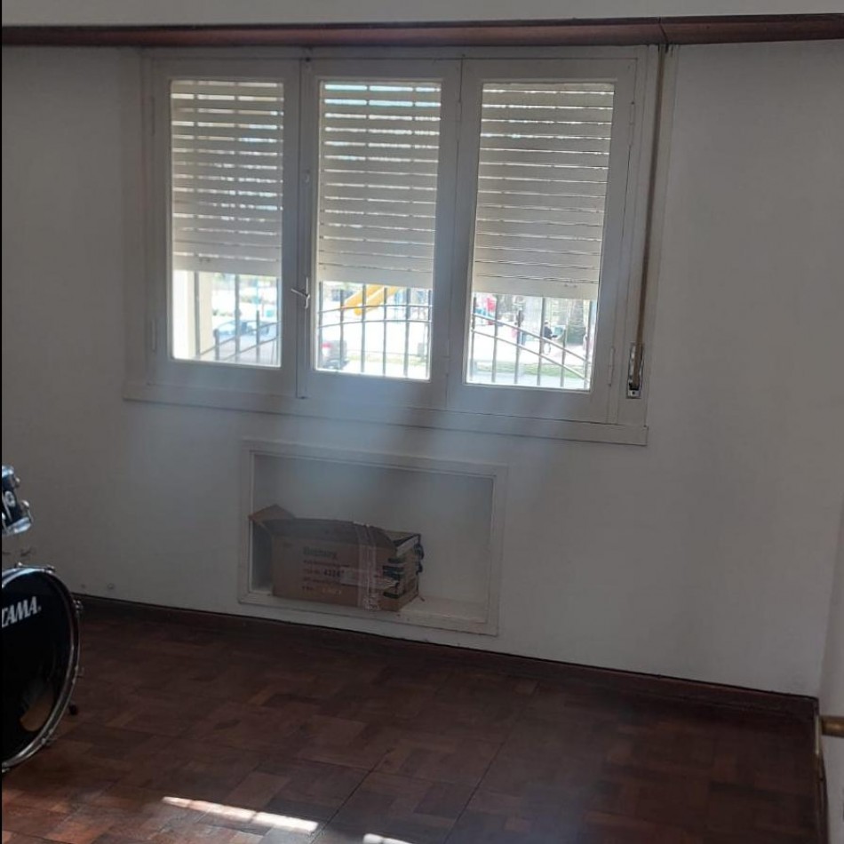 CASA EN VENTA FRENTE AL PARQUE GRAL. SAN MARTIN