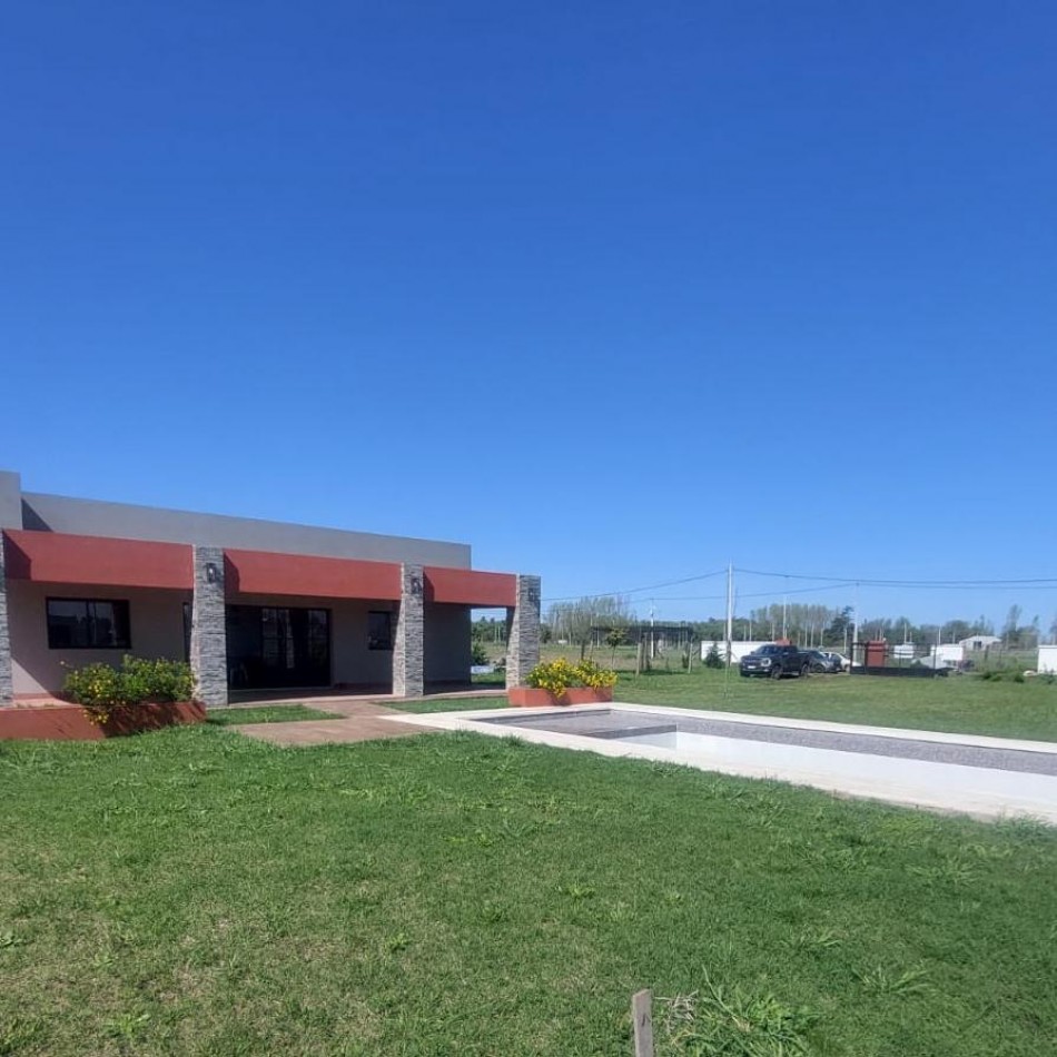 CASA QUINTA EN VENTA SOBRE LOTE AMPLIO