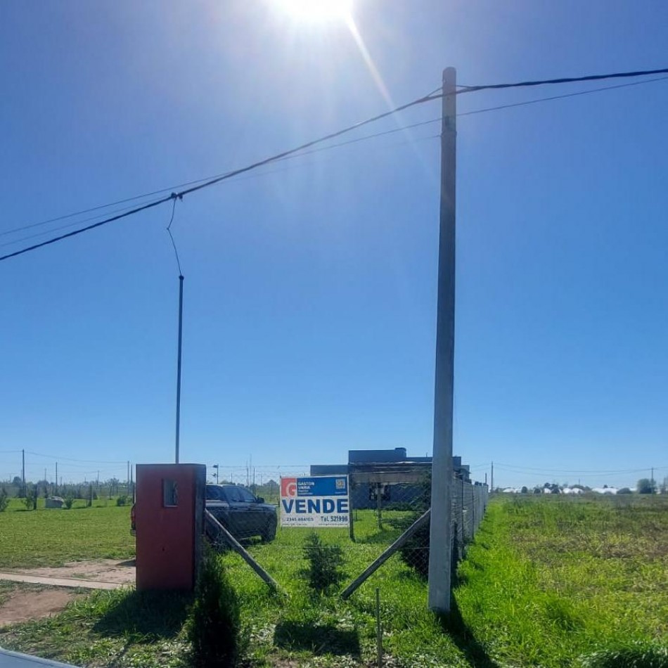 CASA QUINTA EN VENTA SOBRE LOTE AMPLIO