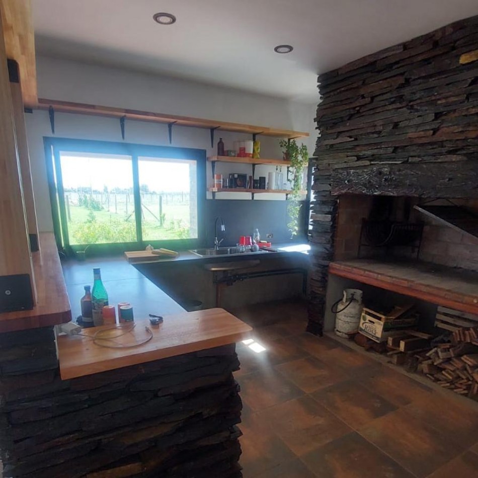 CASA QUINTA EN VENTA SOBRE LOTE AMPLIO