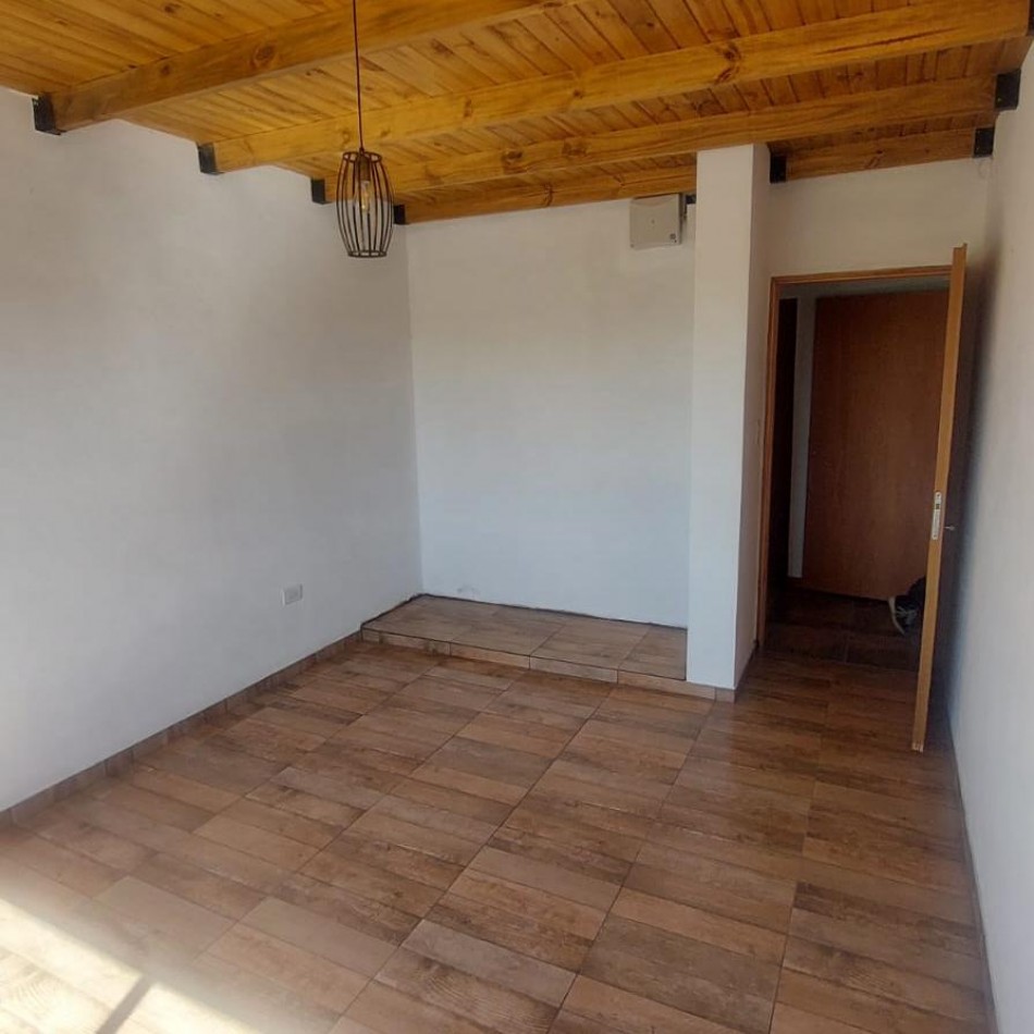 CASA QUINTA EN VENTA SOBRE LOTE AMPLIO