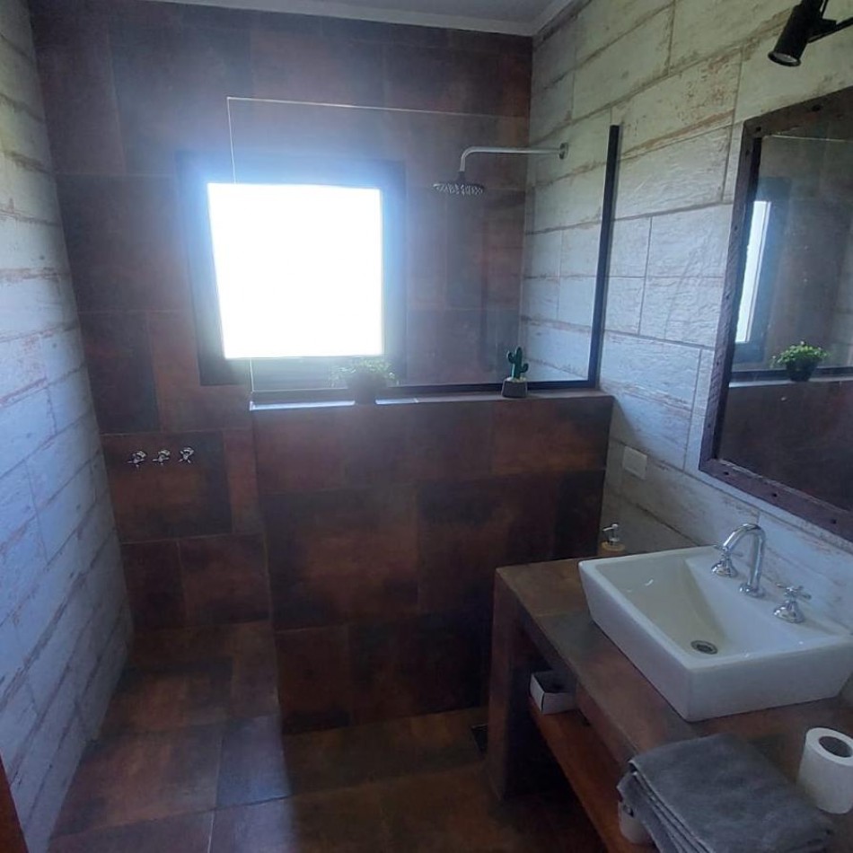 CASA QUINTA EN VENTA SOBRE LOTE AMPLIO