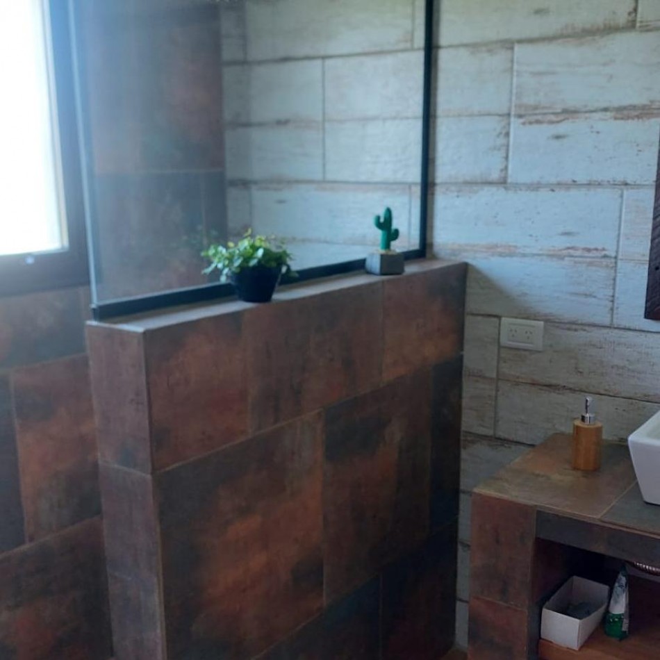 CASA QUINTA EN VENTA SOBRE LOTE AMPLIO