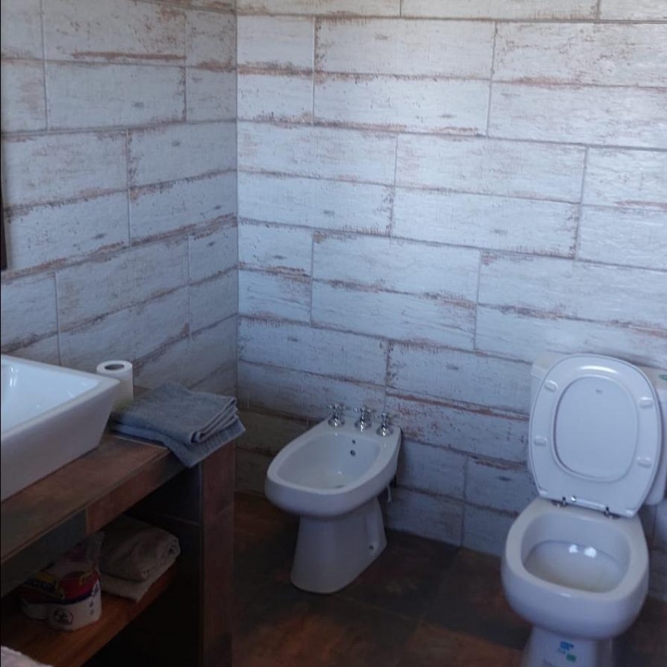 CASA QUINTA EN VENTA SOBRE LOTE AMPLIO