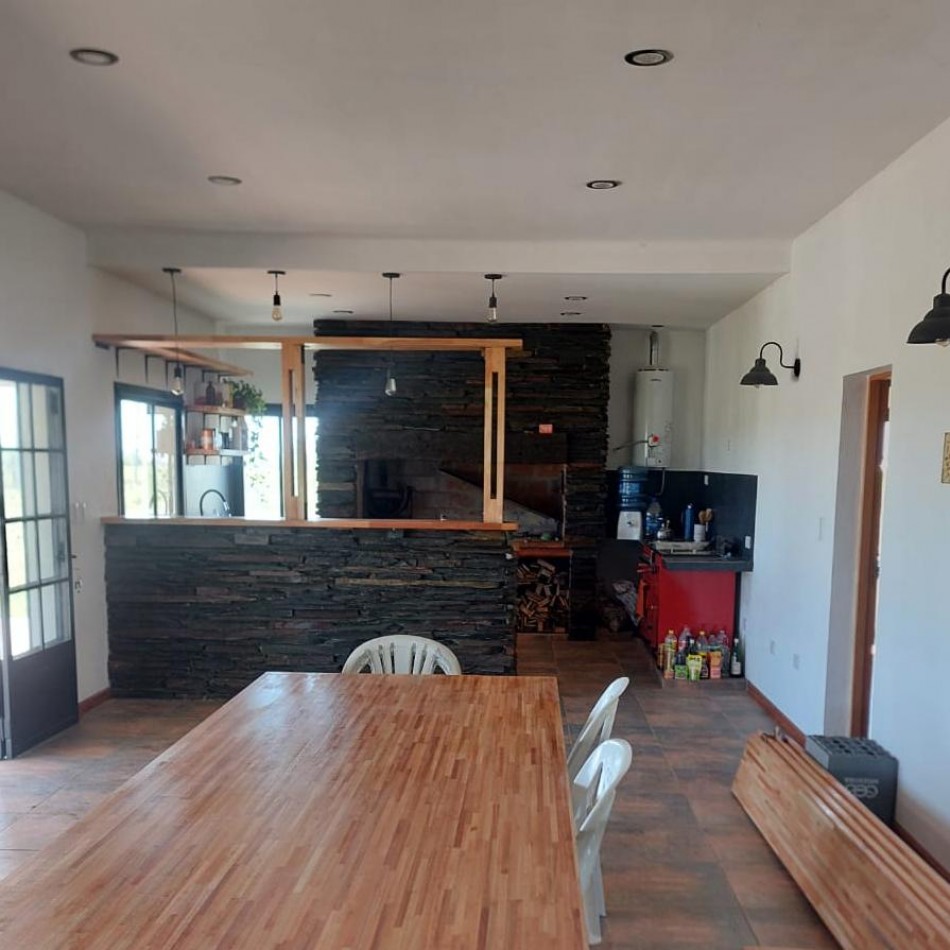 CASA QUINTA EN VENTA SOBRE LOTE AMPLIO