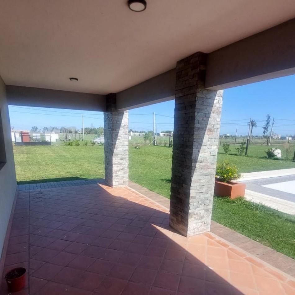 CASA QUINTA EN VENTA SOBRE LOTE AMPLIO