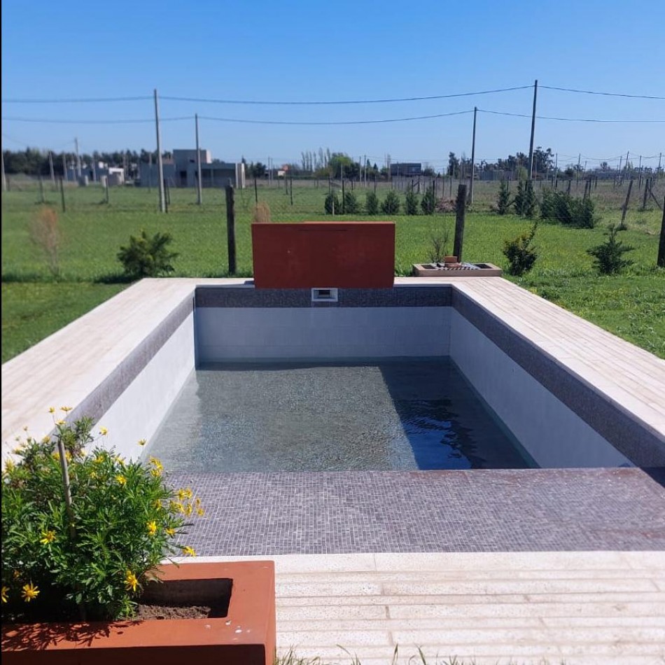 CASA QUINTA EN VENTA SOBRE LOTE AMPLIO