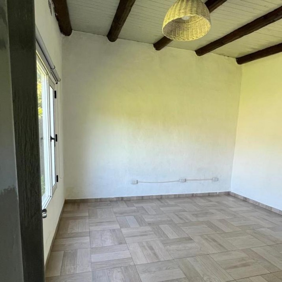 CASA QUINTA CON AMPLIO PARQUE Y QUINCHO EN VENTA