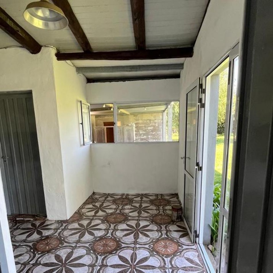 CASA QUINTA CON AMPLIO PARQUE Y QUINCHO EN VENTA
