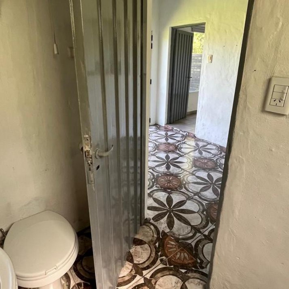 CASA QUINTA CON AMPLIO PARQUE Y QUINCHO EN VENTA