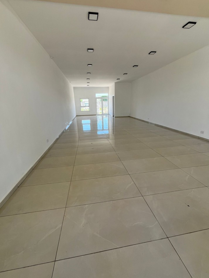 LOCALES A ESTRENAR SOBRE AVENIDA COMPAIRE