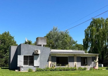 CASA QUINTA CON AMPLIO PARQUE Y QUINCHO EN VENTA